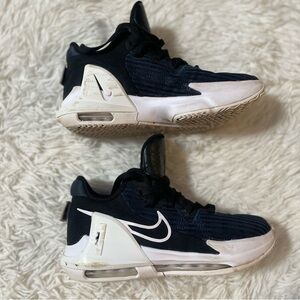 Nike Air Lebron Witness VI Shoes Black White DD0423-002 Youth 6Y 6 Sneakers Logo